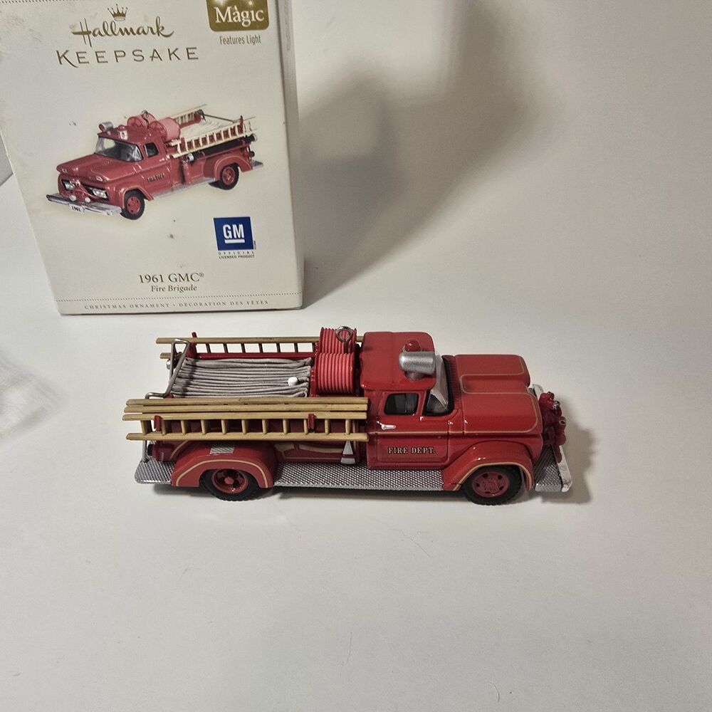 Hallmark 2006 1961 GMC Fire Truck Fire Brigade  Magic Light Keepsake-A-1-28-169A